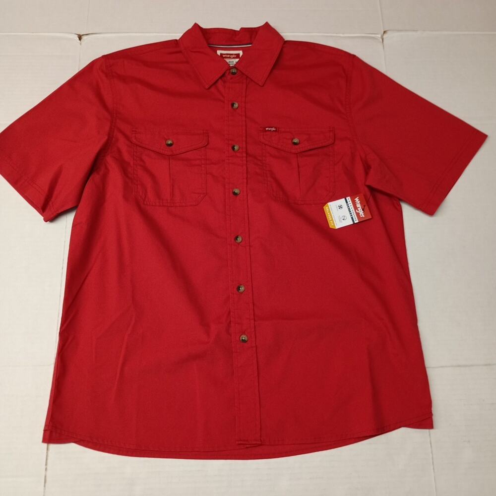 Wrangler Men's Relaxed Fit Woven Button Up Shirt Size‎ L Red